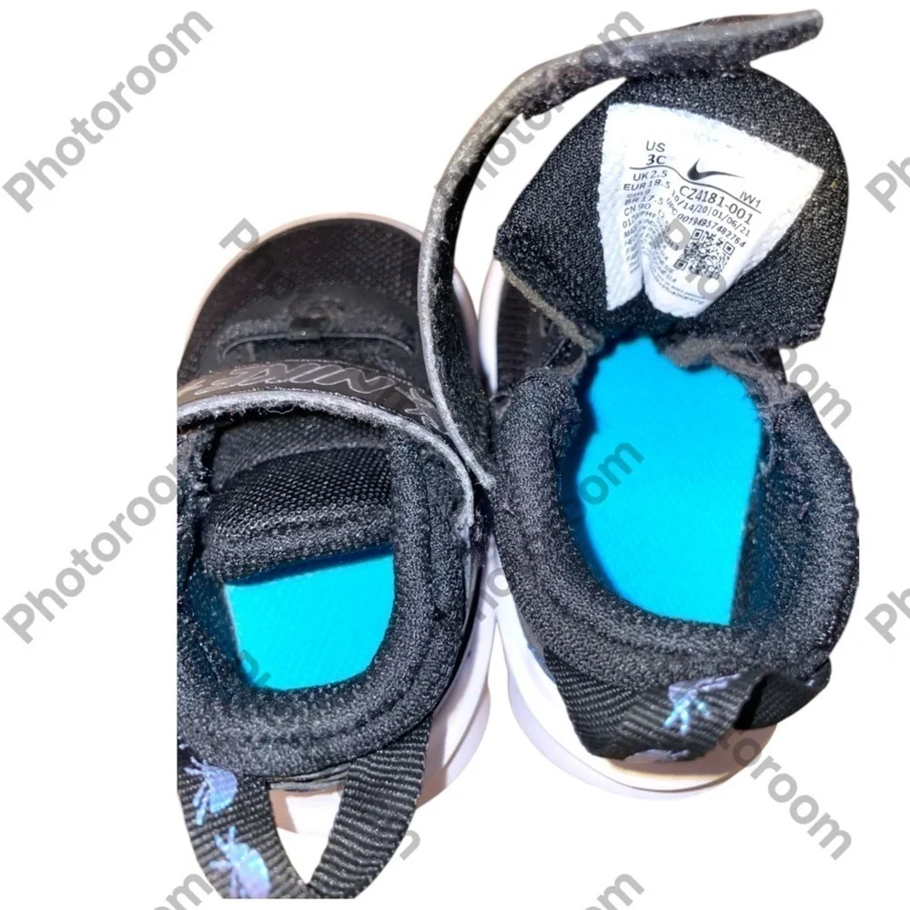 NWOT Nike Baby/toddler Team Hustle size  3C Black and blue.